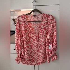 Vince Camuto blouse v-neck sz L dark coral & cream elastic sleeve detail